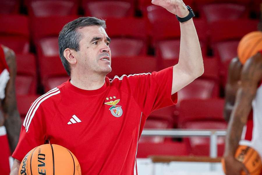 Norberto Alves, treinador do Benfica