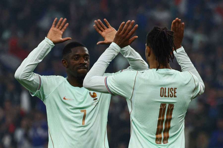 Dembélé et Olise lors du match amical face à l'Irlande du Nord le 8 juin. Dembélé et Olise lors du match amical face à l'Irlande du Nord le 8 juin.