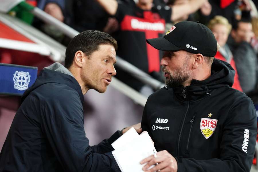 Xabi Alonso (l.) und Sebastian Hoeneß (r.)
