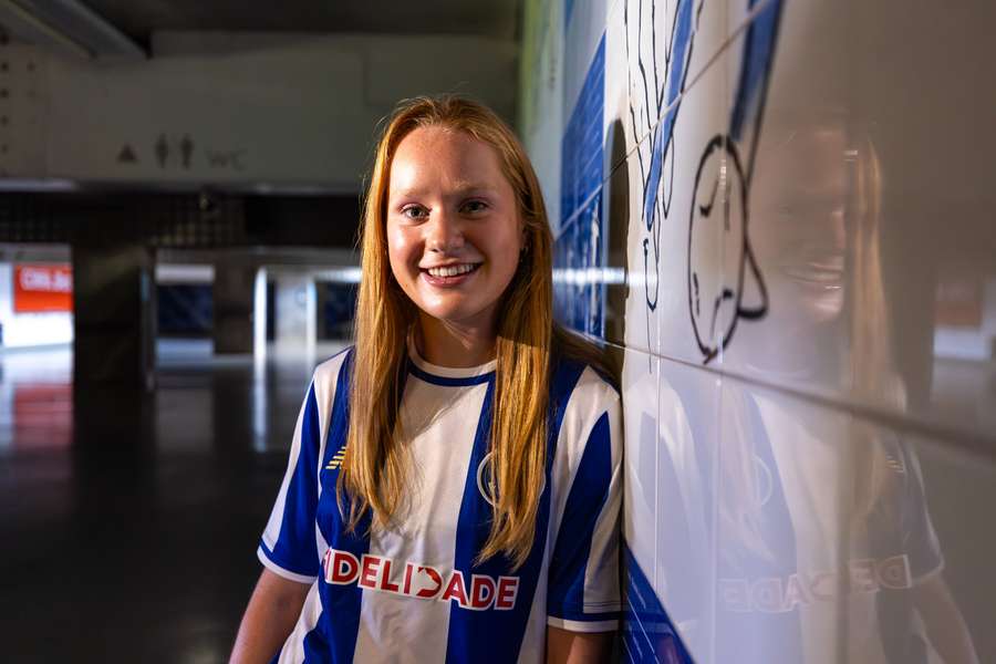 Eliza Turner prolonga ligação ao FC Porto Eliza Turner prolonga ligação ao FC Porto
