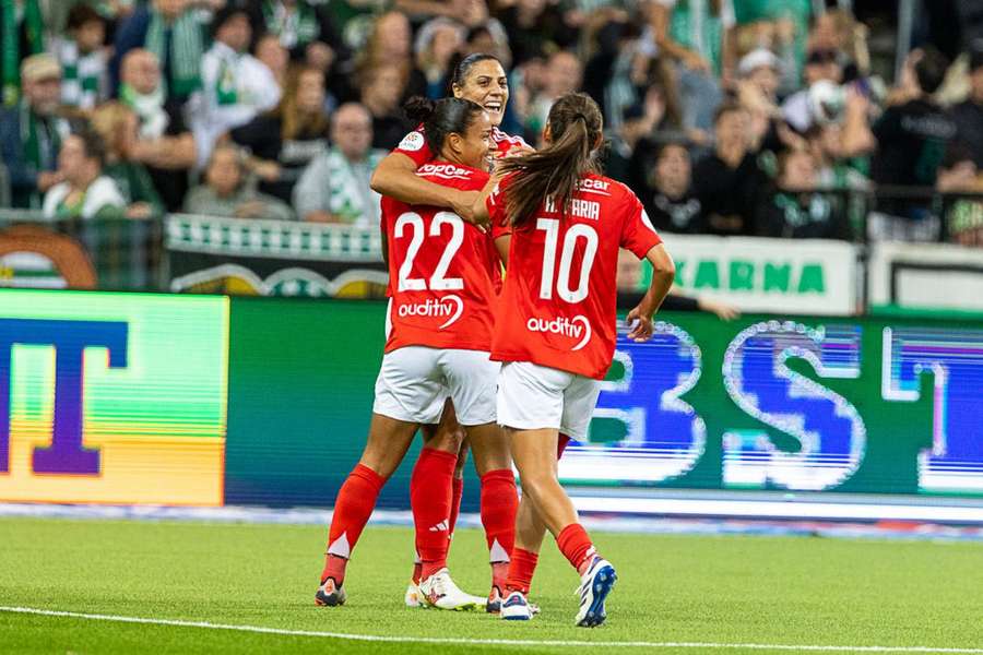 Benfica venceu Hammarby com reviravolta, por 2-1