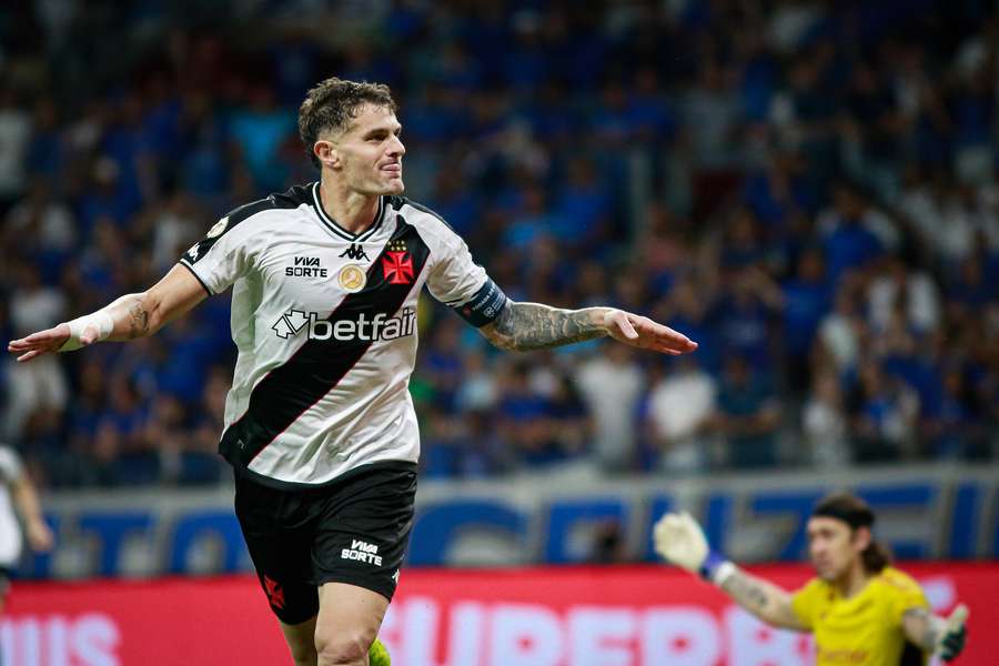 Pablo Vegetti fez o gol do Vasco no primeiro tempo