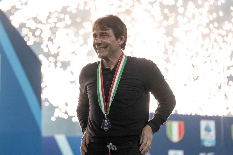 Antonio Conte, entrenador del Nápoles