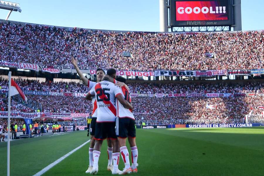 RIVER PLATE X INTERNACIONAL TRANSMISSÃO AO VIVO DIRETO DO MONUMENTAL DE  NUÑEZ - COPA LIBERTADORES 