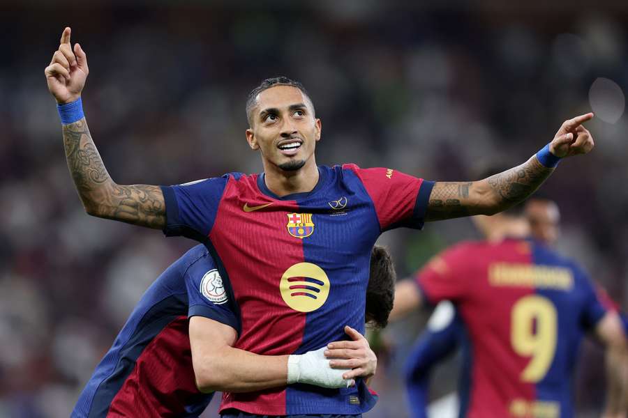 Raphinha foi o craque do El Clásico que decidiu a Supercopa da Espanha