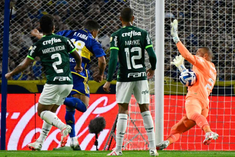 Weverton salvou o Alviverde em Buenos Aires