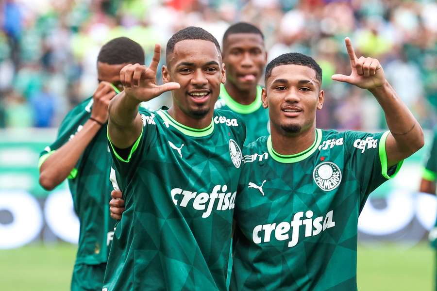 Palmeiras lidera a chave, beneficiado pelo saldo de gols