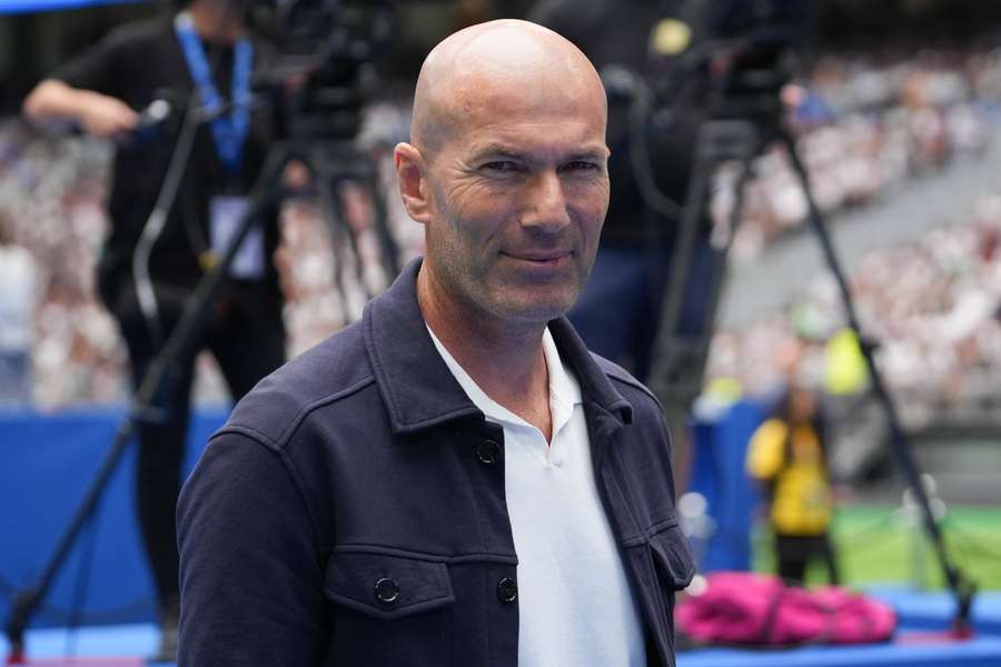 Zinedine Zidane würde wohl für sein Heimatland auf die Trainerbank zurückkehren.