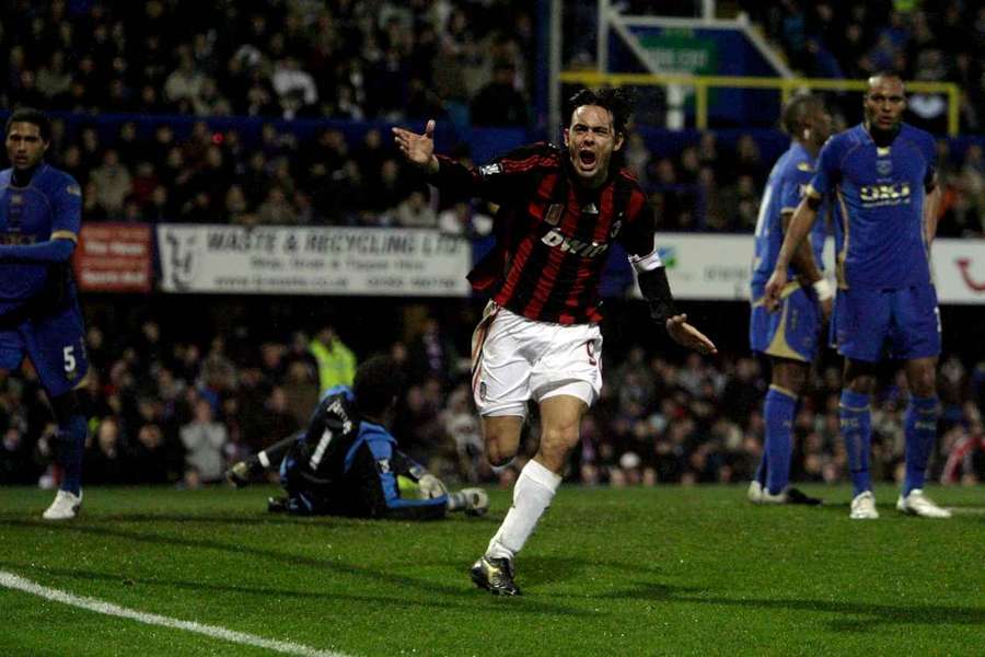 Filippo Inzaghi festeggia il pareggio del Milan a Fratton Park