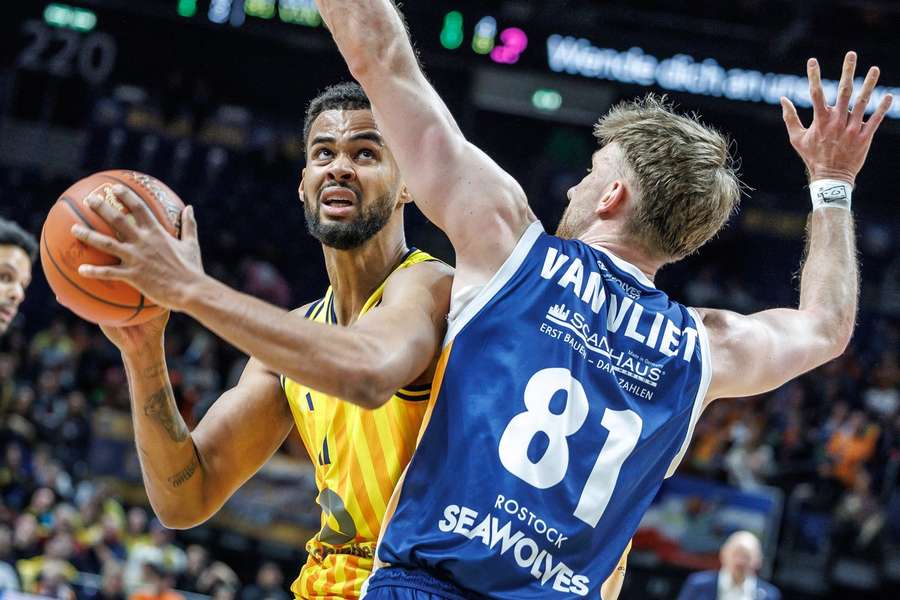 Alba Berlin gewinnt gegen die Seawolves.