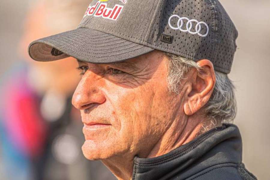 Carlos Sainz wycofał się z rywalizacji po dachowaniu