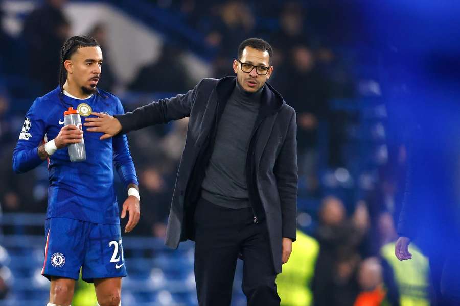 Gusto com o treinador Liam Rosenior Gusto com o treinador Liam Rosenior