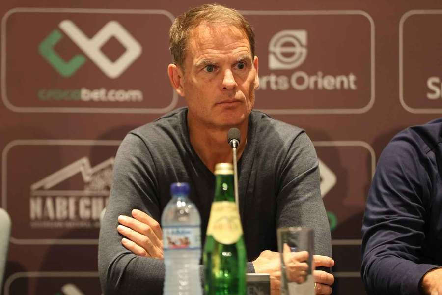De Boer afasta regresso ao trabalho no futebol