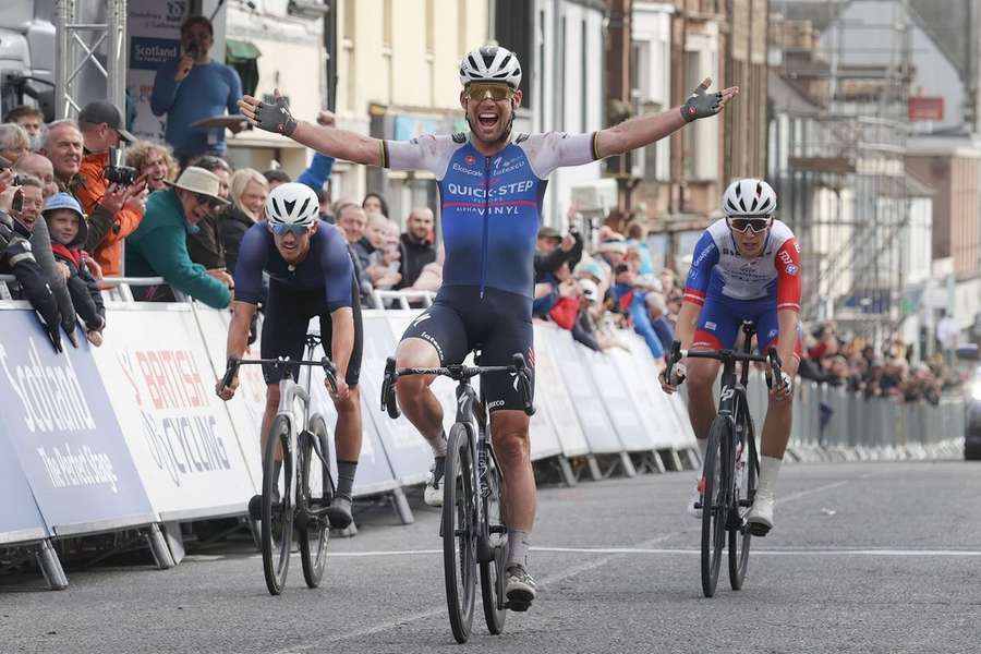 Ciclista Mark Cavendish condecorado cavaleiro da coroa britânica