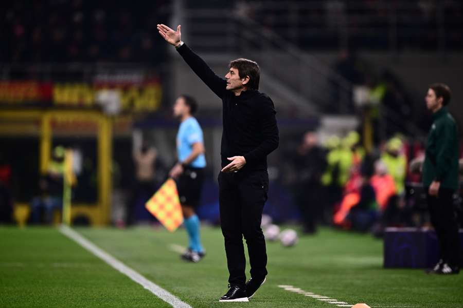 Antonio Conte dans sa zone technique ce mardi soir à San Siro.