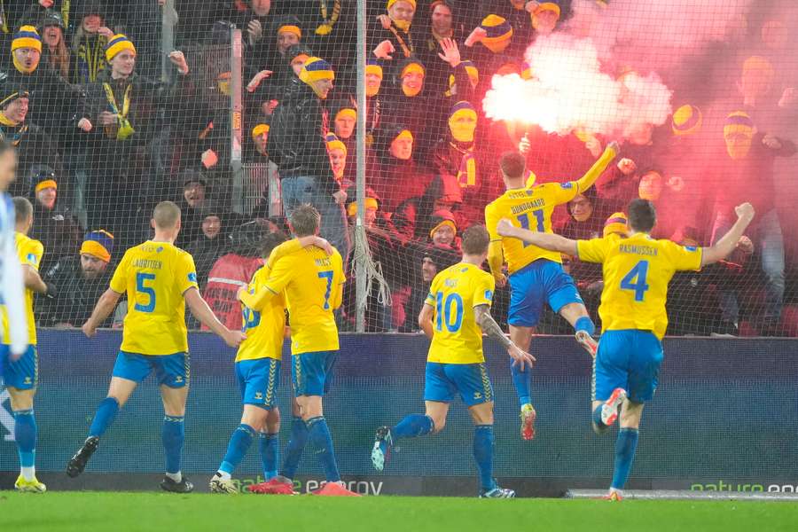 Brøndbys godstog kørte hen over svage OB: Forsvarer føring i Superligaen