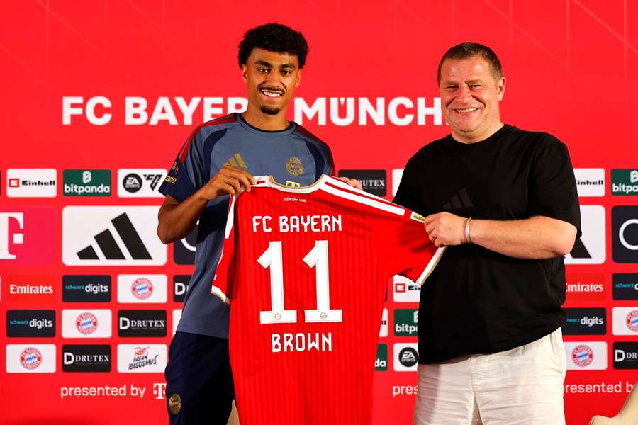 Nathaniel Brown wurde offiziell bei den Bayern vorgestellt. Nathaniel Brown wurde offiziell bei den Bayern vorgestellt.