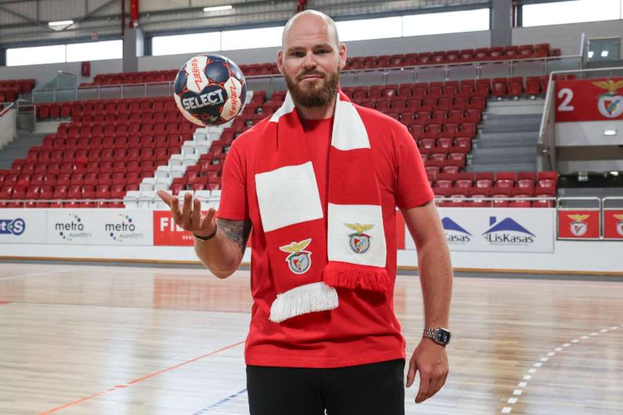 Mike Jensen vai lutar pela titularidade da baliza do Benfica