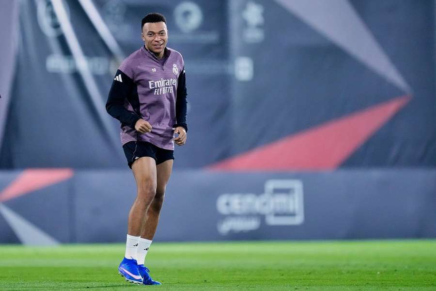 Mbappé by si mohl připsat první start v roce 2026.