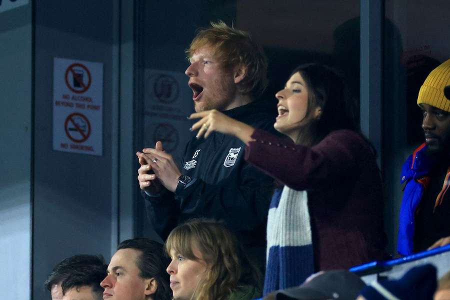Ed Sheeran é adepto do Ipswich Town