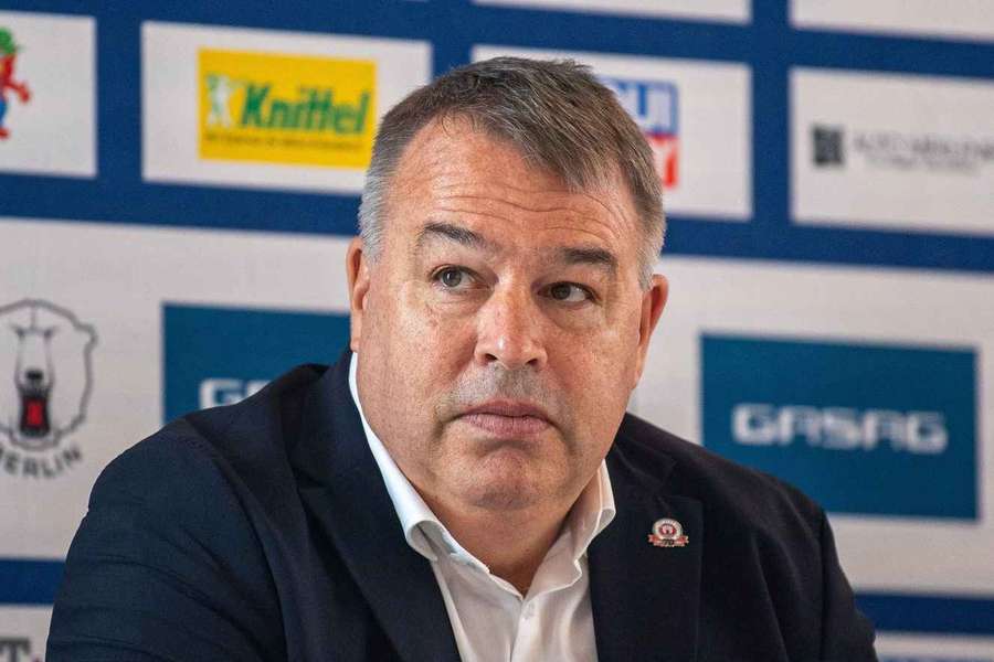 Eisbären-Sportdirektor Stéphane Richer äußerte sich zum neuen DEB-Trainer Eisbären-Sportdirektor Stéphane Richer äußerte sich zum neuen DEB-Trainer