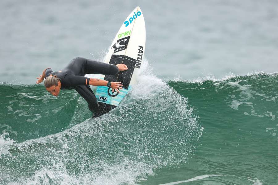 Yolanda Hopkins nos quartos do Ericeira Pro