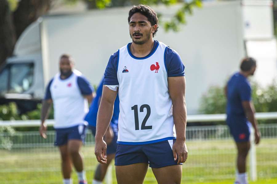 Yoram Moefana será titular no centro da equipa francesa