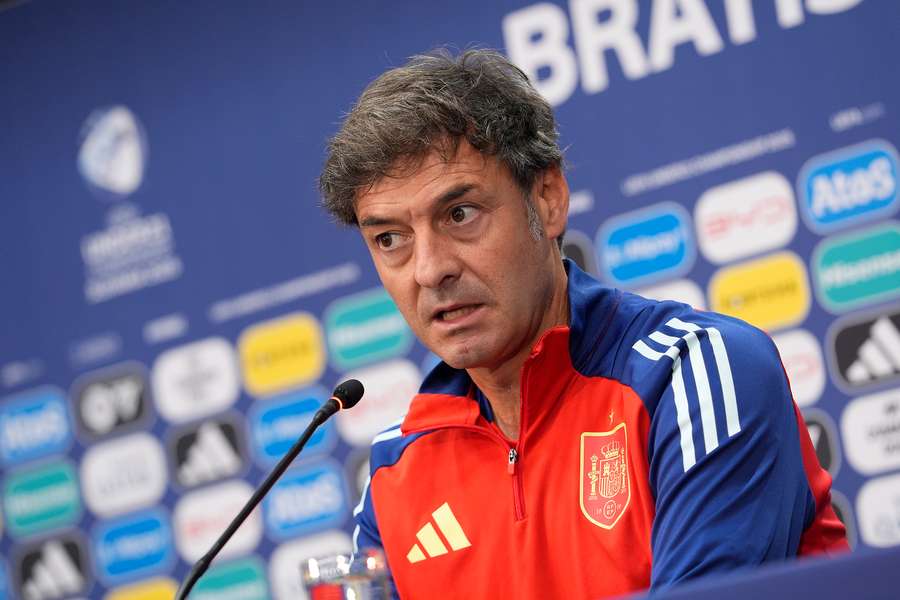 Santi Denia, en la rueda de prensa previa al partido ante Rumanía