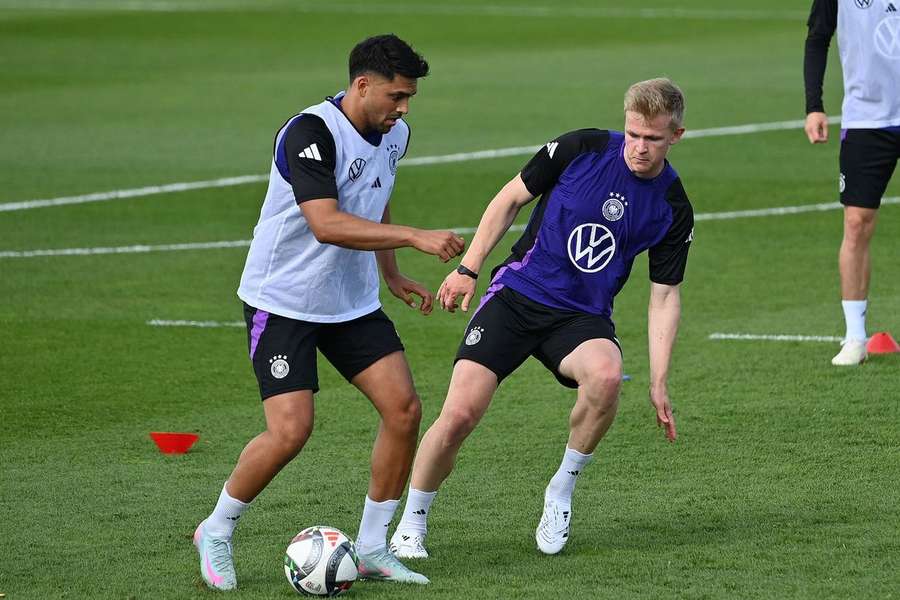 Amiri no treino da seleção