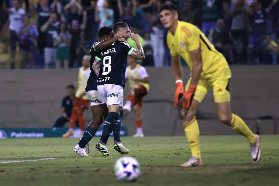 Zé Rafael abriu o placar para o Palmeiras