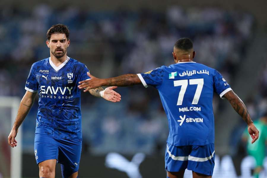 Rúben Neves y Malcom juegan juntos en el Al Hilal