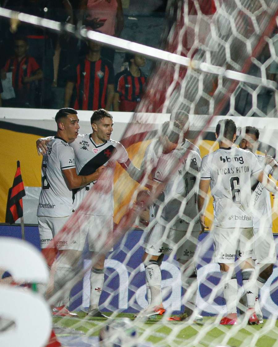 Vegetti abriu o placar em Vitória 2x1 Vasco