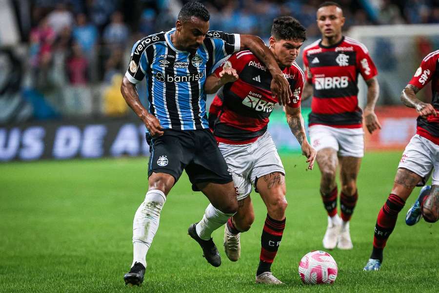 Grêmio e Flamengo fizeram jogo pegado em Porto Alegre