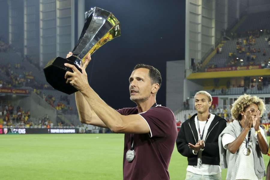 Dino Toppmöller hat direkt im ersten Pflichtspiel für RC Lens einen Titel geholt.