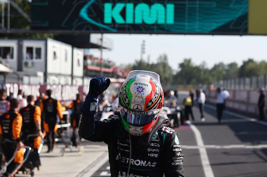Andrea Kimi Antonelli z Mercedesa świętuje zwycięstwo w wyścigu