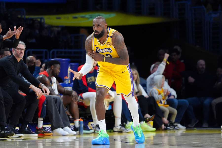 James vo veku 40 rokov stále udivuje svet basketbalu. 