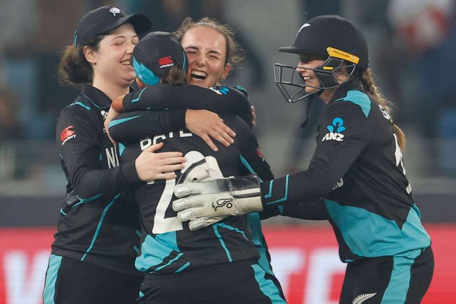 Amelia Kerr celebrates with team-mates after removing South Africa's Laura Wolvaardt