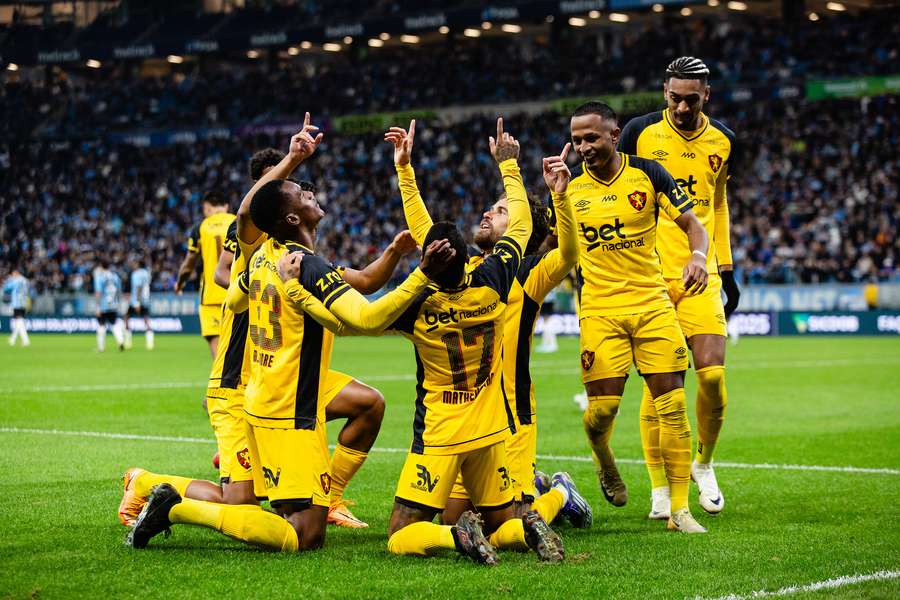 Sport venceu Grêmio na Arena e desencantou no Brasileirão Sport venceu Grêmio na Arena e desencantou no Brasileirão