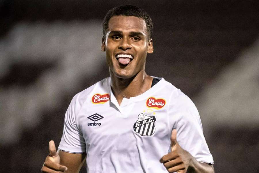 Enzo Monteiro fez dois na goleada santista