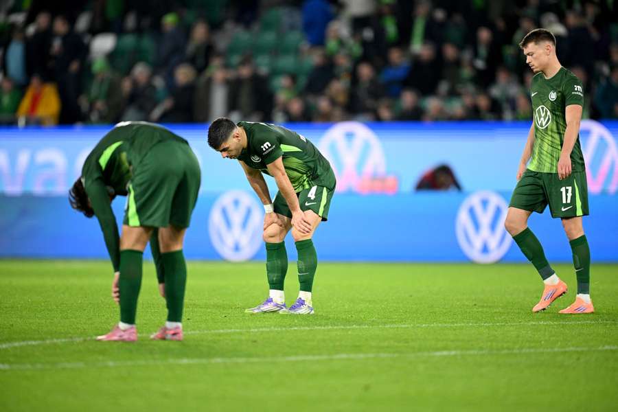 Les joueurs de Wolfsburg ont perdu à domicile contre Hoffenheim dimanche dernier. Les joueurs de Wolfsburg ont perdu à domicile contre Hoffenheim dimanche dernier.