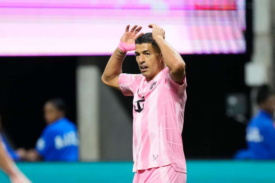 Luis Suárez si na blížícím se MS nezahraje. Luis Suárez si na blížícím se MS nezahraje.