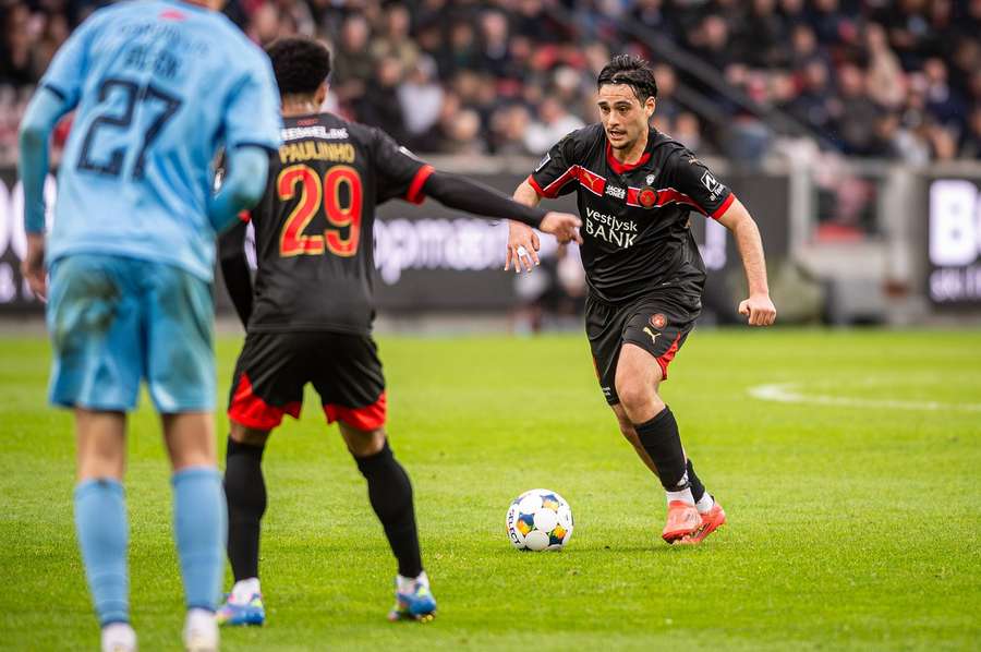 FC Midtjyllands Aral Simsir in action against Randers