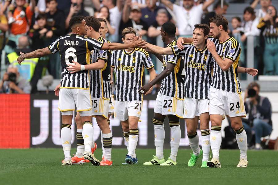 Juventus pewnie pokonuje Monzę w ostatniej kolejce Serie A. Asysta Milika, Szczęsny na ławce