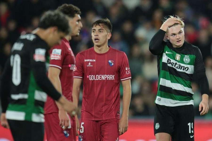 Facundo Cáseres durante o jogo com o Sporting