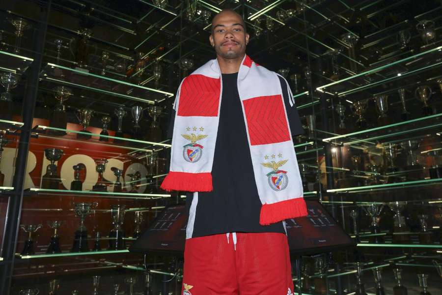 Geno Crandall oficializado pelo Benfica