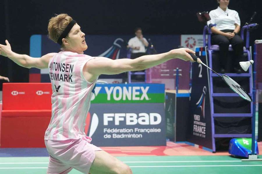 Antonsen lost his first match in the season finals Antonsen lost his first match in the season finals