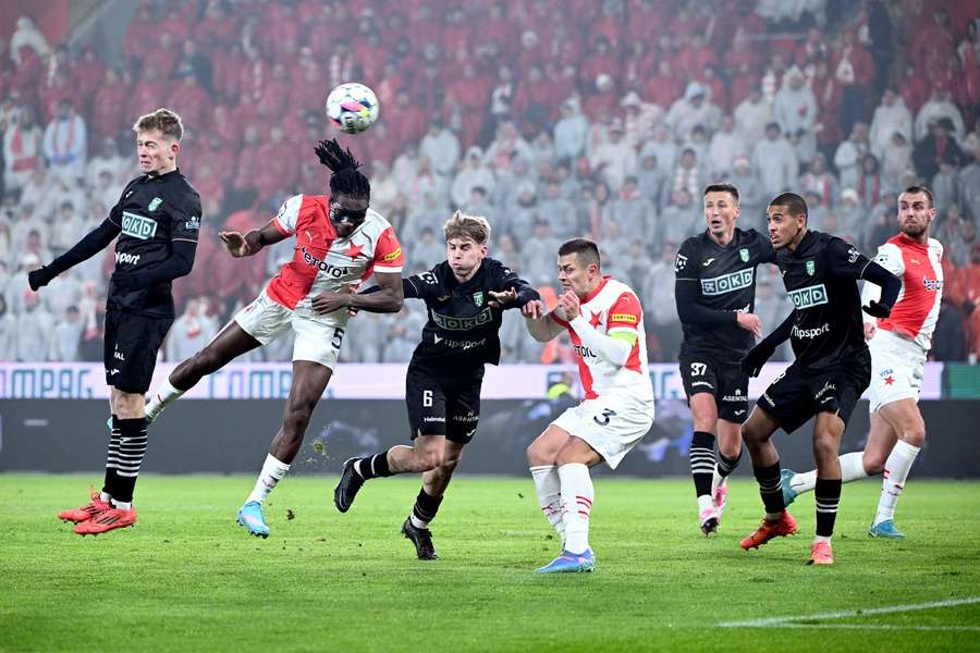 Na podzim Karviná v Edenu podlehla Slavii 1:5.