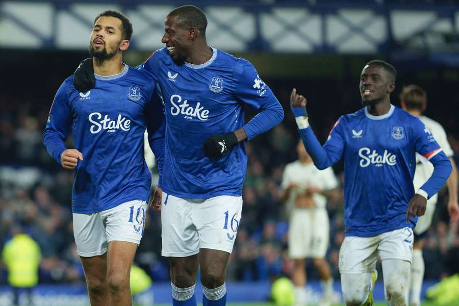 Iliman Ndiaye e Beto fizeram os golos do Everton