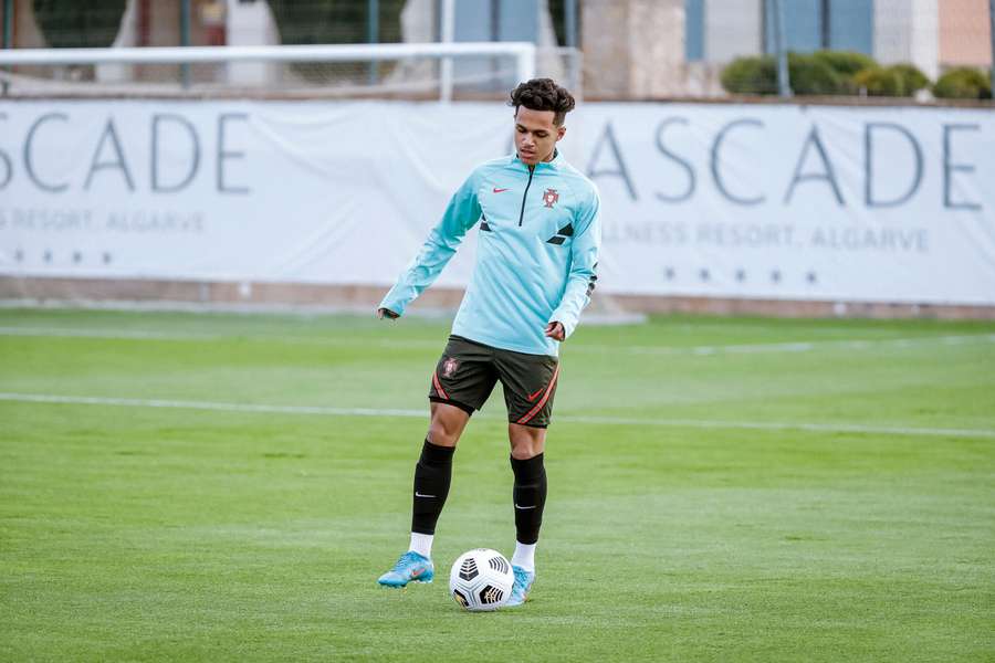 Fábio Carvalho tem nacionalidade portuguesa e inglesa