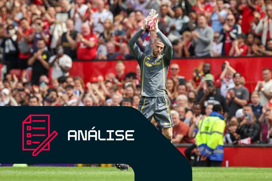 David de Gea, da Fiorentina, aplaude os adeptos do Manchester United durante um particular de pré-época em Old Trafford